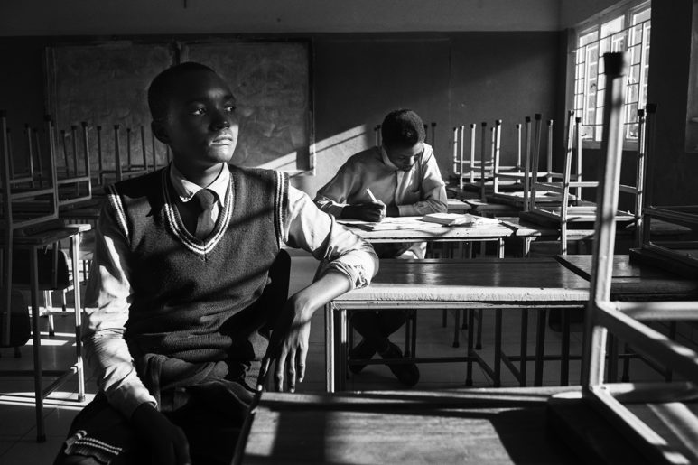 mthunzi, la terra dei bambini giganti.