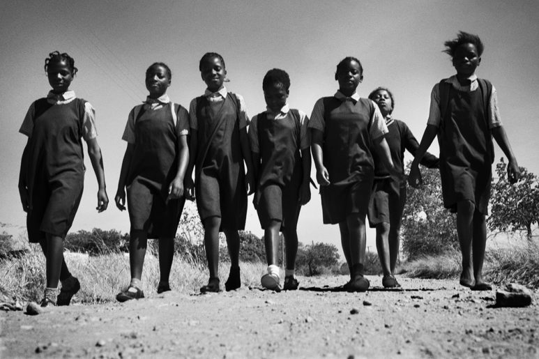 mthunzi, la terra dei bambini giganti.