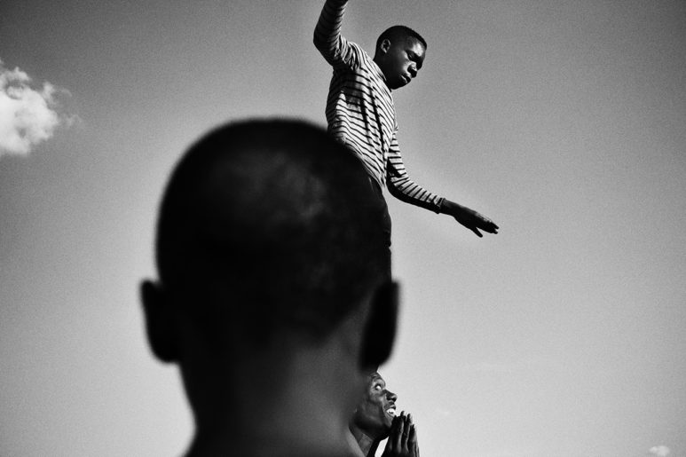 mthunzi, la terra dei bambini giganti.