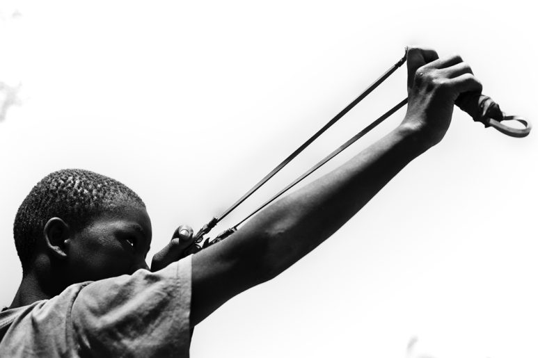 mthunzi, la terra dei bambini giganti.